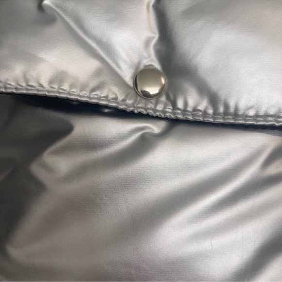 ULTIMATE SILVER SKIES PUFFER TRAVEL TOTE!! The ideal bag!!!! - Picture 6 of 11